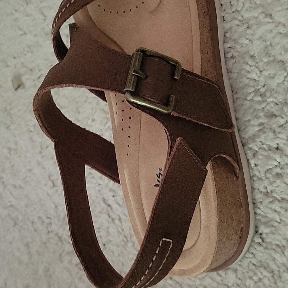 Clarks Brown Leather Cross-Strap Slingback Sandals - Picture 4 of 4